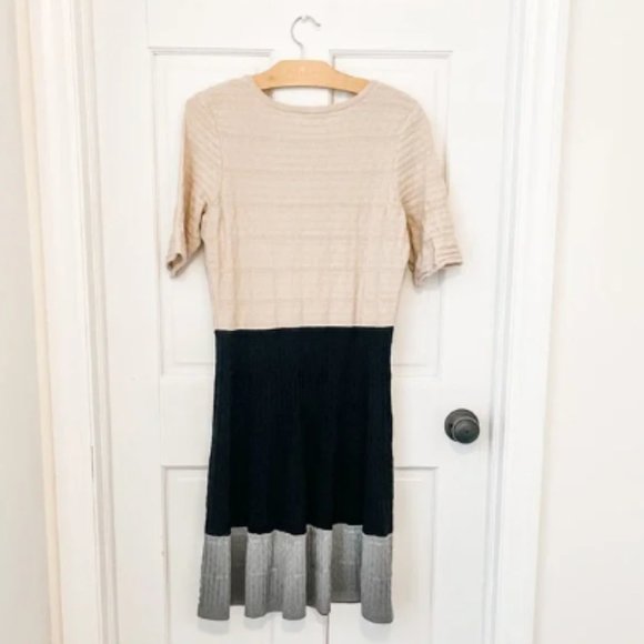 🔥Host Pick🔥3/$20 Dress Barn Short Sleeve Sweater Dress - Picture 4 of 6